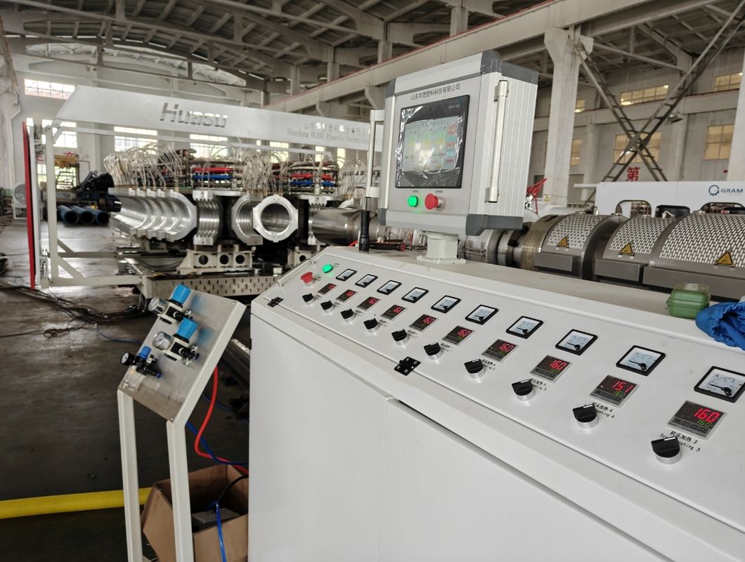 융통 된 이중 나선 플라스틱 파이프 엑스트루더 생산 라인 고 효율성