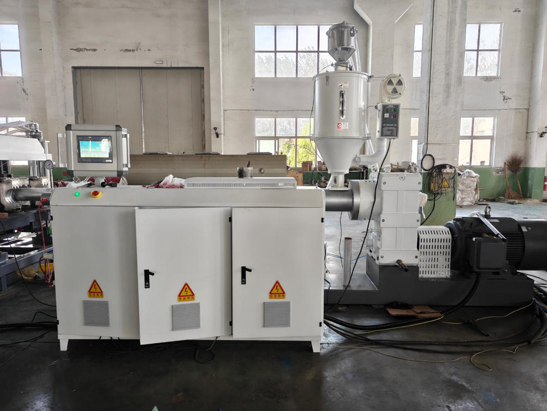 220-440V 전압, 최대 15m/min 출력 속도 및 75-250mm 규격의 단일벽 골판 파이프 압출 라인