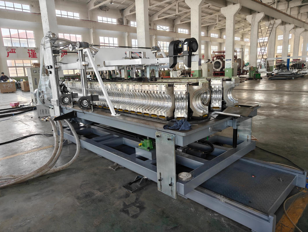 220-440V 전압, 최대 15m/min 출력 속도 및 75-250mm 규격의 단일벽 골판 파이프 압출 라인
