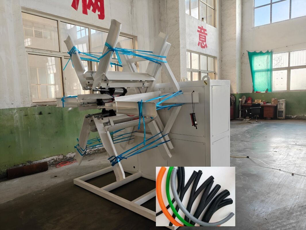 내구성이 뛰어난 파이프 생산을 위한 33:1 스크류 비율, 48개 금형 수량 및 수냉식 이중벽 골판지 파이프 압출 라인